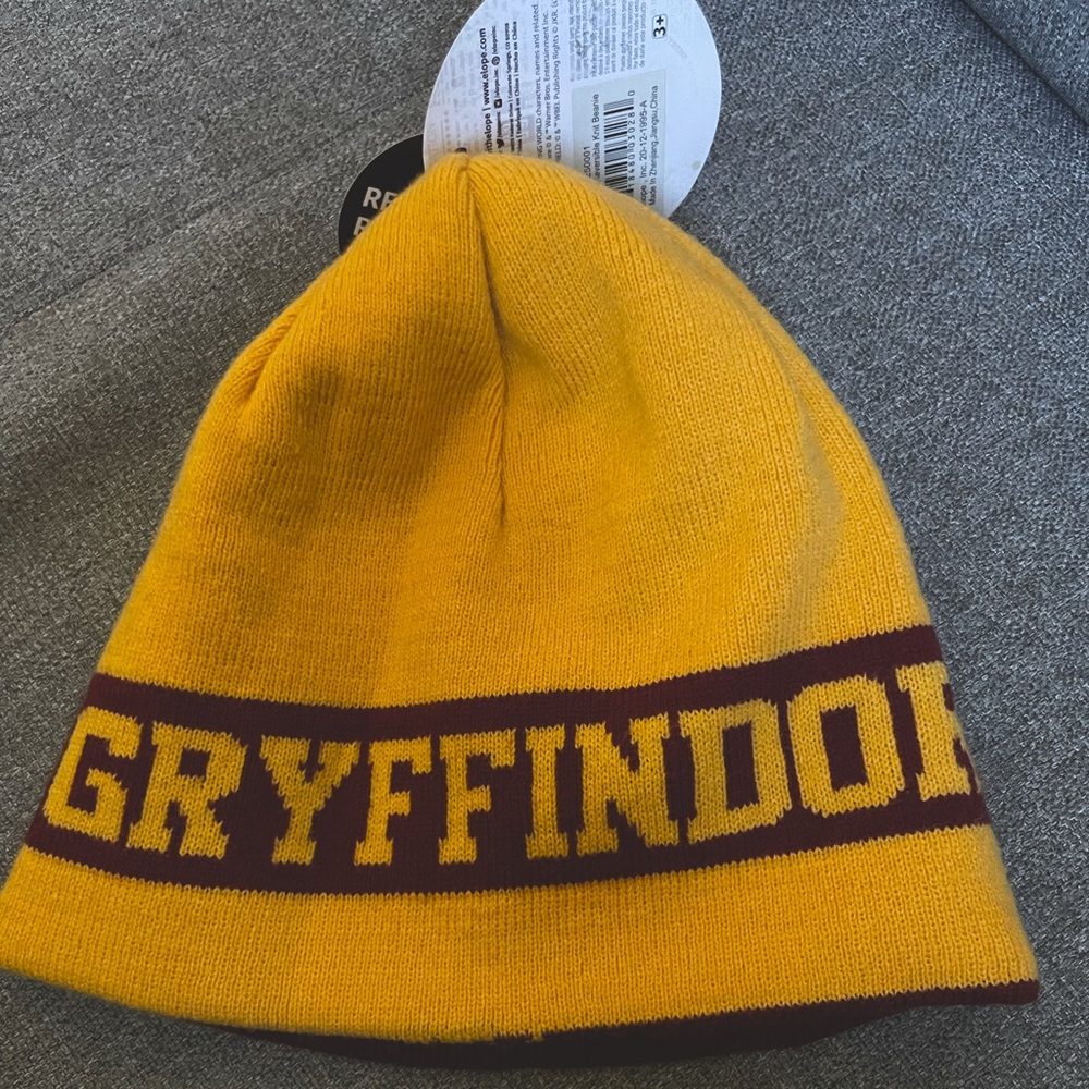 Griffindor Beanie- Reversible - Picture 2 of 8